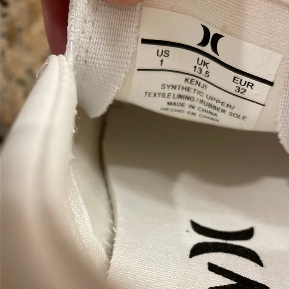 NWT Hurley Kenji White Slip-On Shoes Size 1 Kids Sneakers